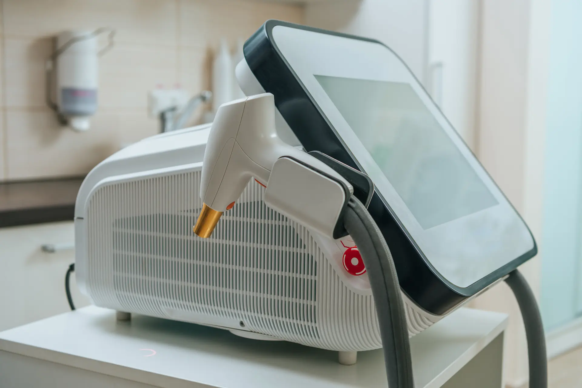 Why Equipment Quality Matters in Laser Aesthetics — Cynosure, Lutronic, and the Risks of Outdated Machines